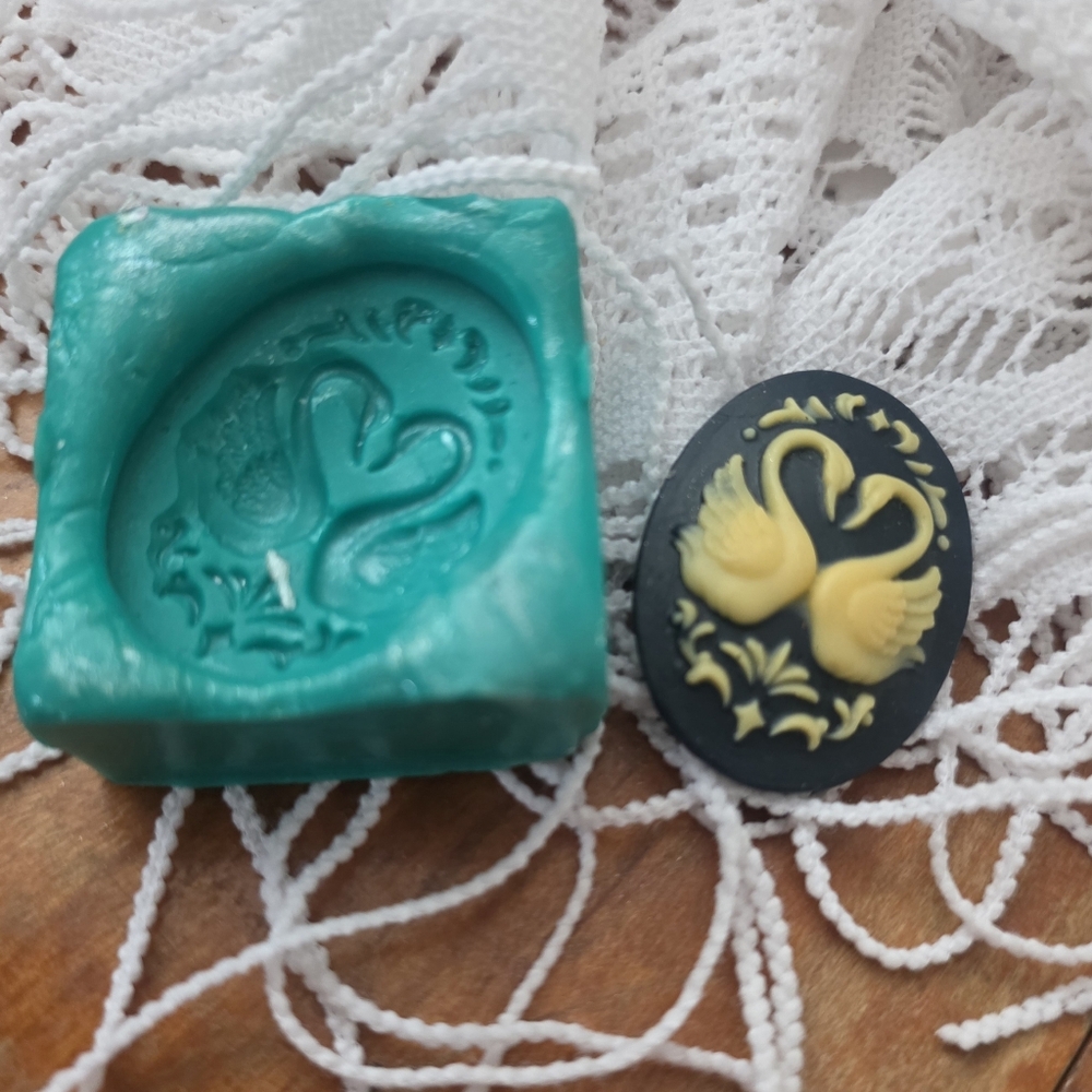 Double Swan Mold, Jewelry Making For Resin / Polymer Clay 30x40mm